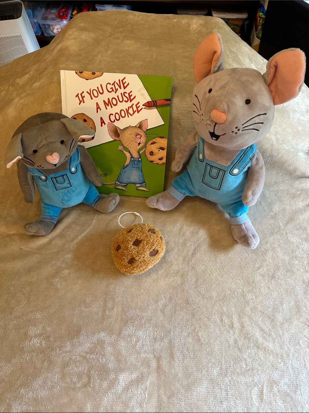 Kohl's Gray Mouse Plush Pair in Blue Overalls with Cookie Toy